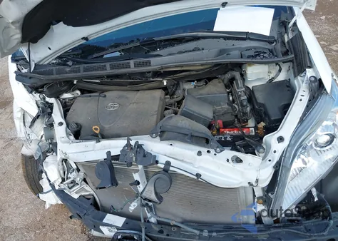 2019 Toyota Sienna Le 8 Passenger z USA, uszkodzony, nr VIN 5TDKZ3DC4KS967778